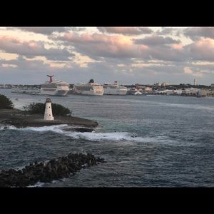 Meet your Posher, Doneka